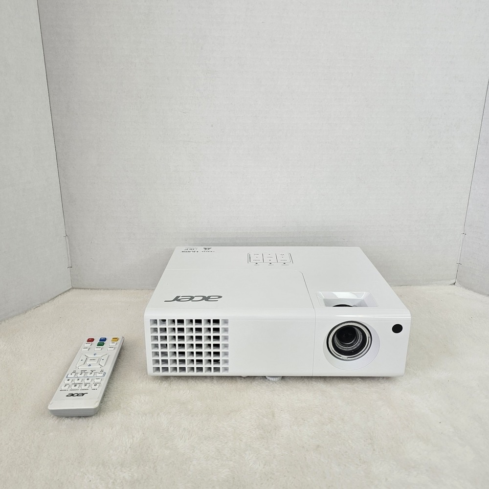 ACER P1173 Pojector - 3000 ANSI Lumens - Working Great!!!!